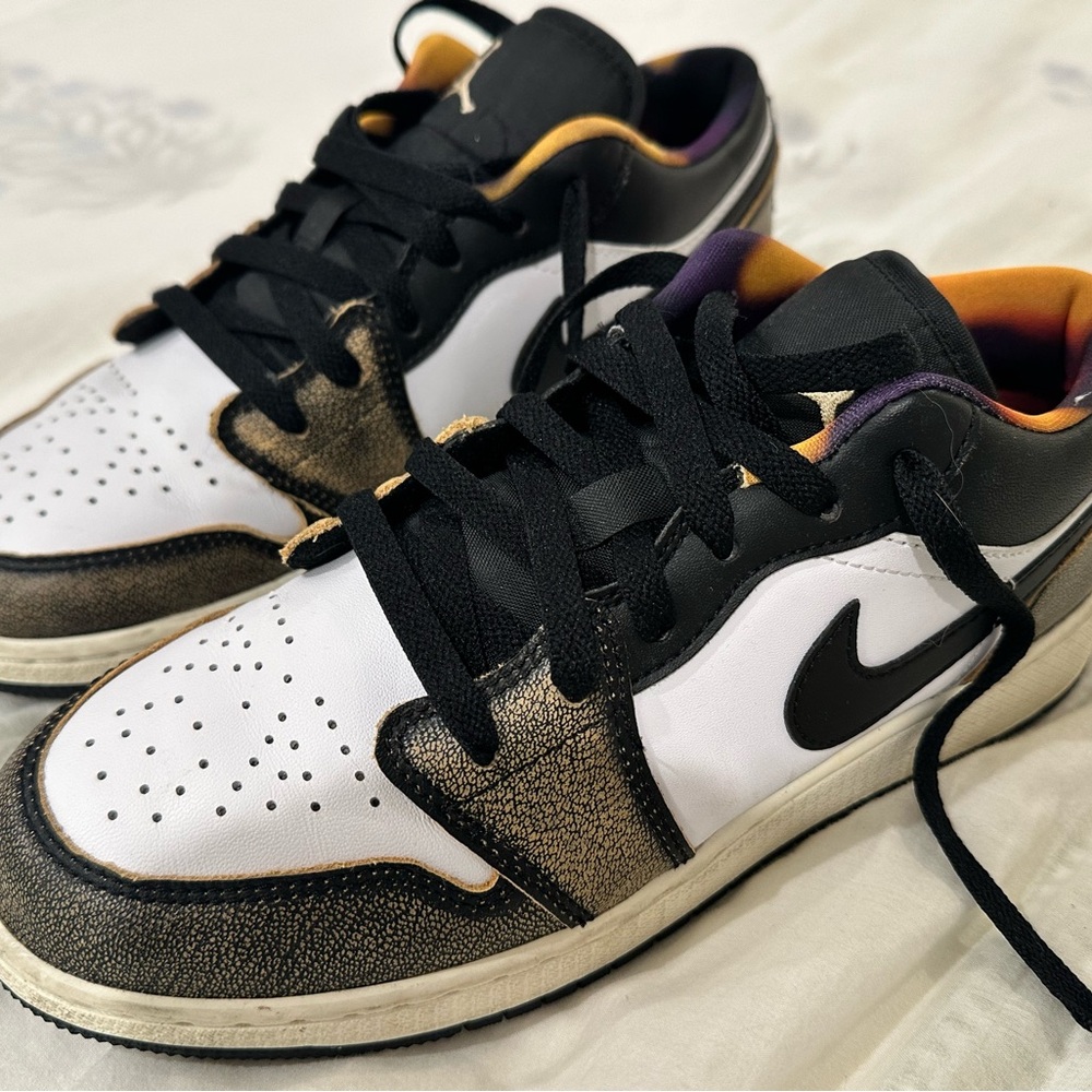 Nike Dunks. Unisex. Size 8.5 women. Only worn once!